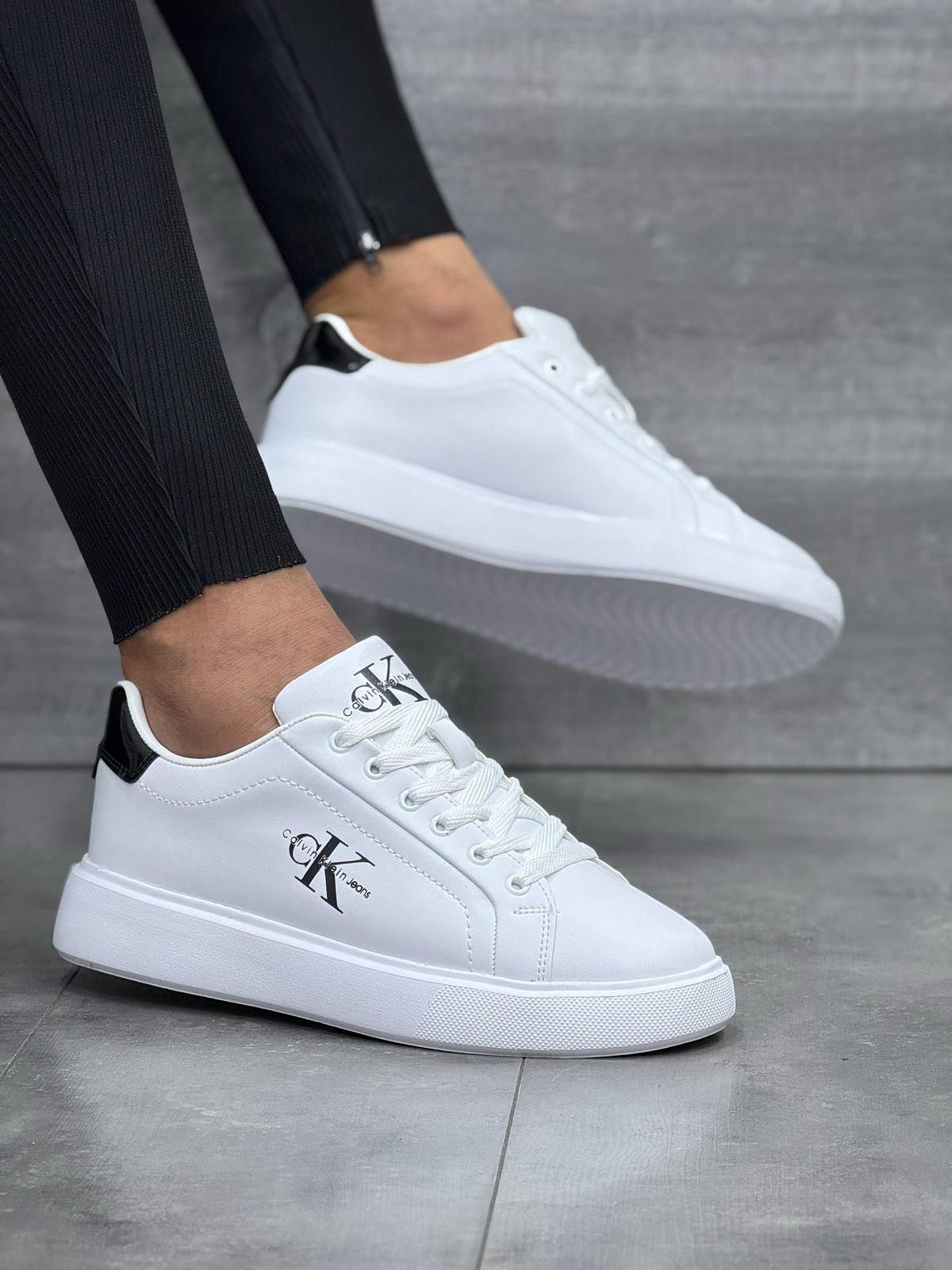 Erkek Beyaz Sneaker – Rahat, Şık ve Günlük Spor Ayakkabı