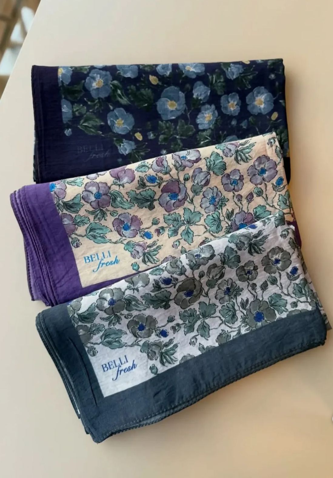 🌸 GhayatStyle™ Belli Fresh Sanda Eşarp – Şıklığın Çiçeklerle Buluştuğu An