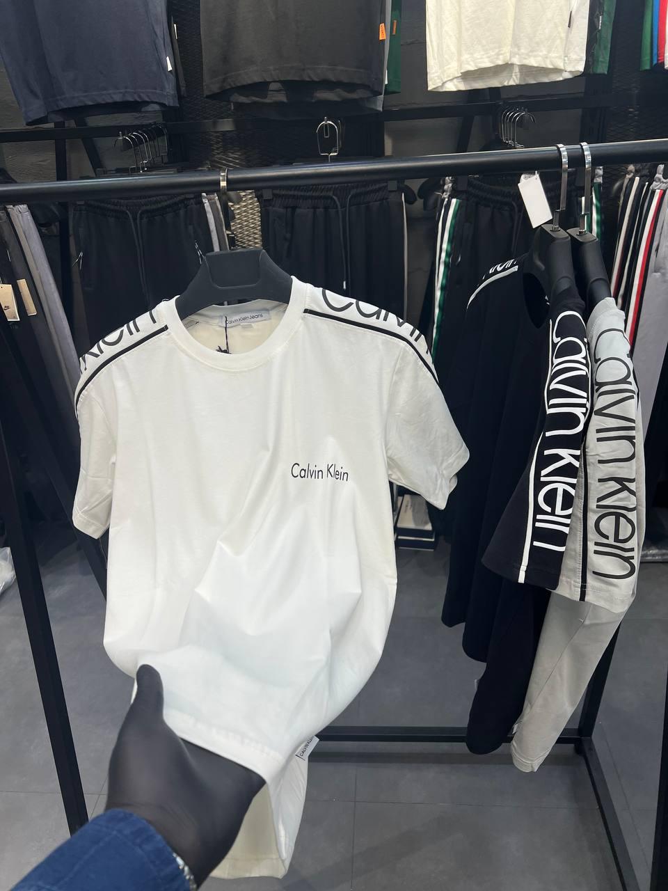 Calvin Klein Şerit Detaylı Erkek T-shirt – Spor Şıklık