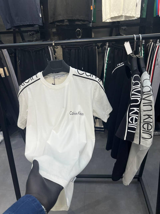 Calvin Klein Şerit Detaylı Erkek T-shirt – Spor Şıklık